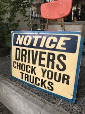 画像2: 送料無料！≪SVG≫【 サイン NOTICE DRIVERS CHOCK YOUR TRUCKS / アメリカン・USED・ビンテージ/1枚】 (2)
