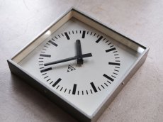 画像2: 送料無料！【PRAGOTRON Vintage Clocks/パラゴトロン/330×330×65/壁掛け時計/USED/ビンテージ/1体】 (2)