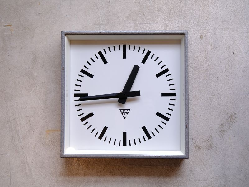 画像1: 送料無料！【PRAGOTRON Vintage Clocks/パラゴトロン/336×336×65/壁掛け時計/USED/ビンテージ/1体】 (1)